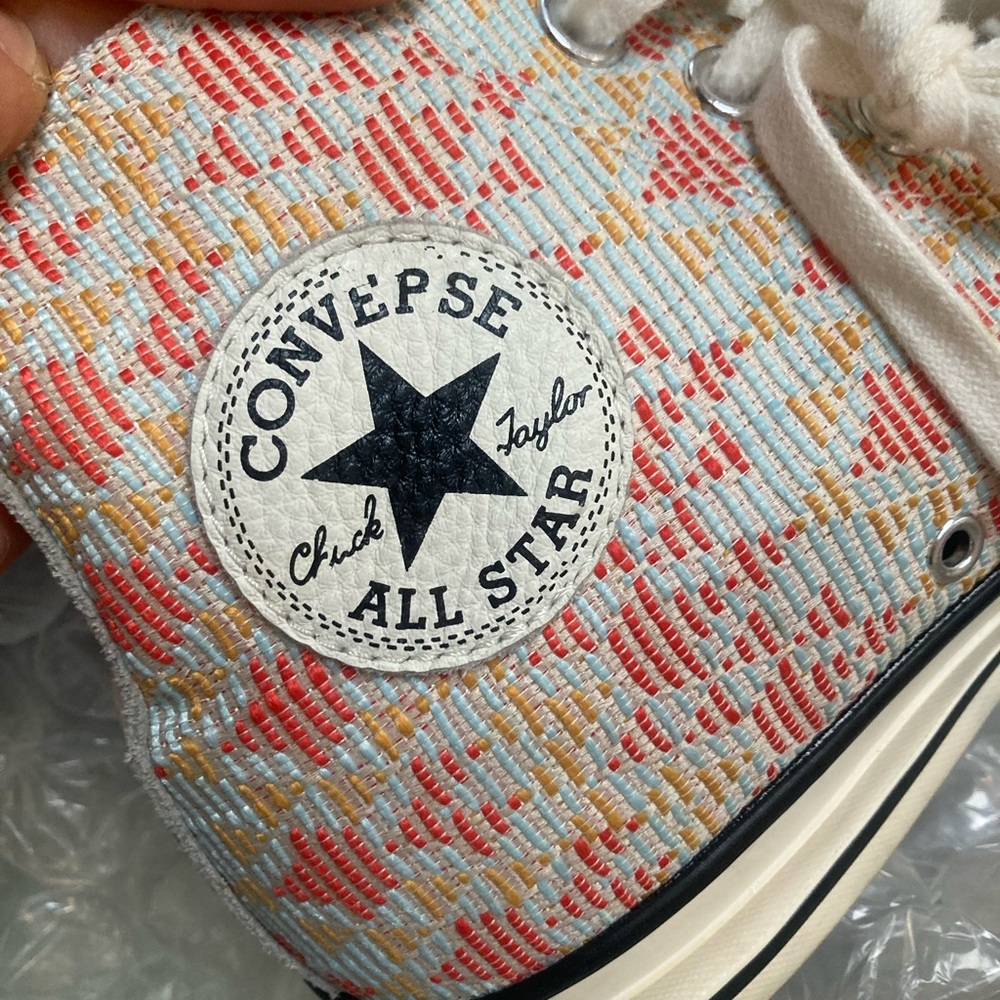 Like new women’s 8.5 high top Converse - Picture 2 of 13